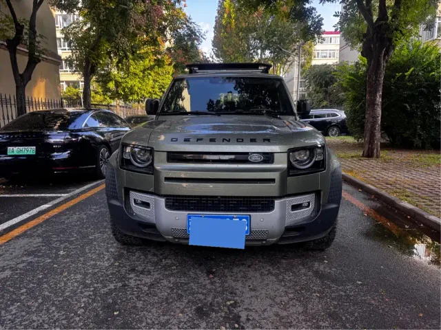 Land Rover Defender — Фото автомобиля 2
