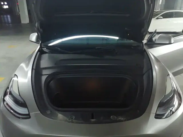 Tesla Model Y — Фото автомобиля 19