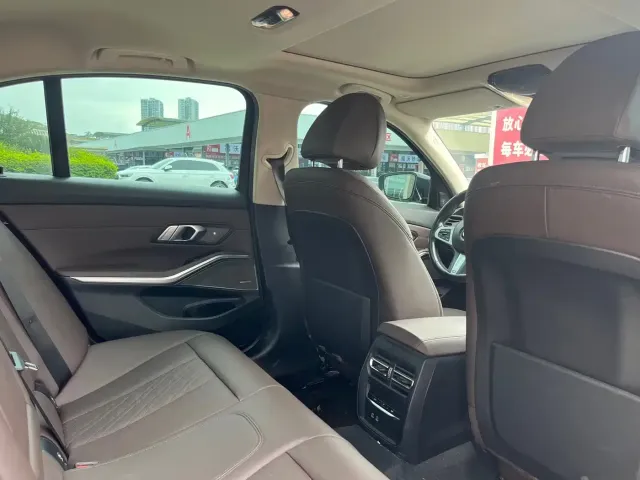 BMW 3 Series — Фото автомобиля 10