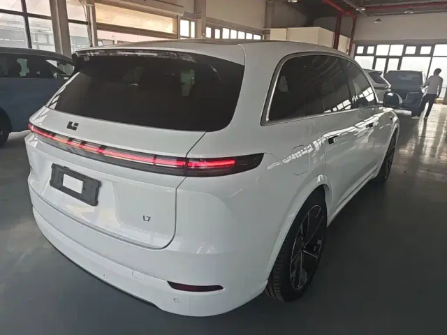 Li Auto L7 — Фото автомобиля 6