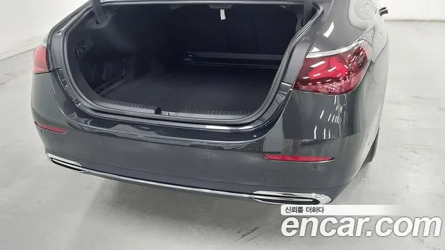 Mercedes-Benz E-Class — Фото автомобиля 11