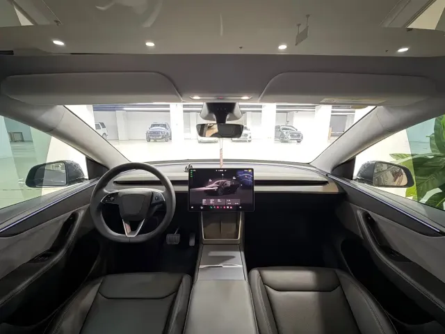 Tesla Model Y — Фото автомобиля 6