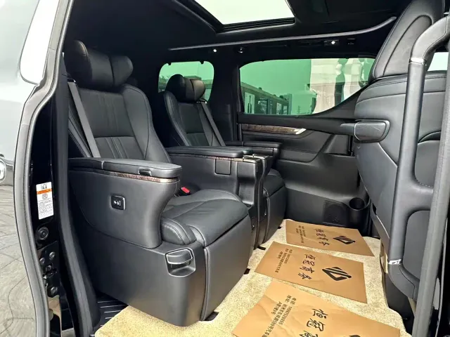 Toyota Vellfire — Фото автомобиля 9