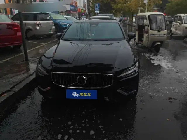 Volvo S60 — Фото автомобиля 2