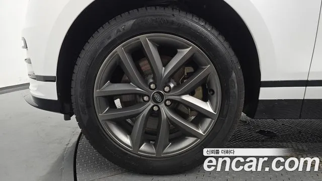 Land Rover Range Rover Velar — Фото автомобиля 3