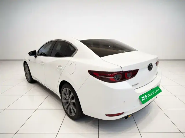 Mazda Axela — Фото автомобиля 24