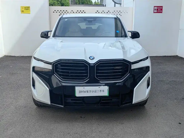 BMW XM — Фото автомобиля 2