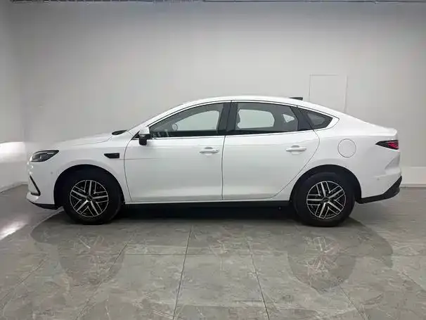 BYD Seal 05 DM-i — Фото автомобиля 8