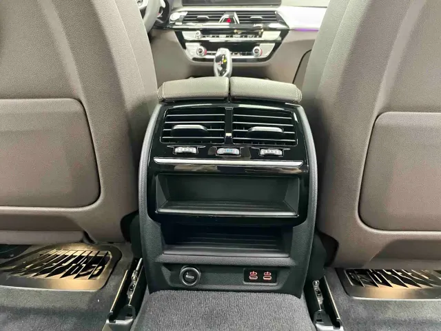 BMW 5 Series — Фото автомобиля 14