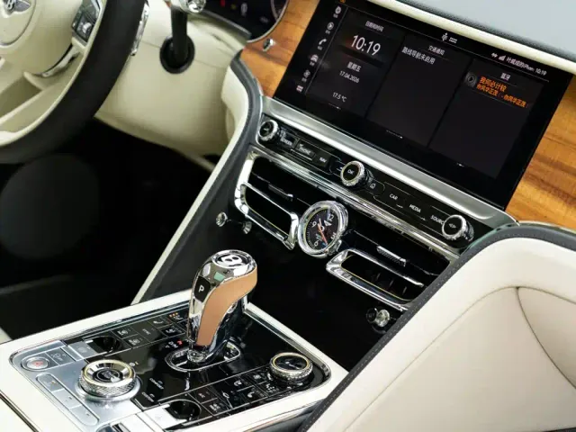 Bentley Flying Spur — Фото автомобиля 21