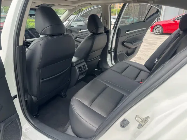 Nissan Teana — Фото автомобиля 10