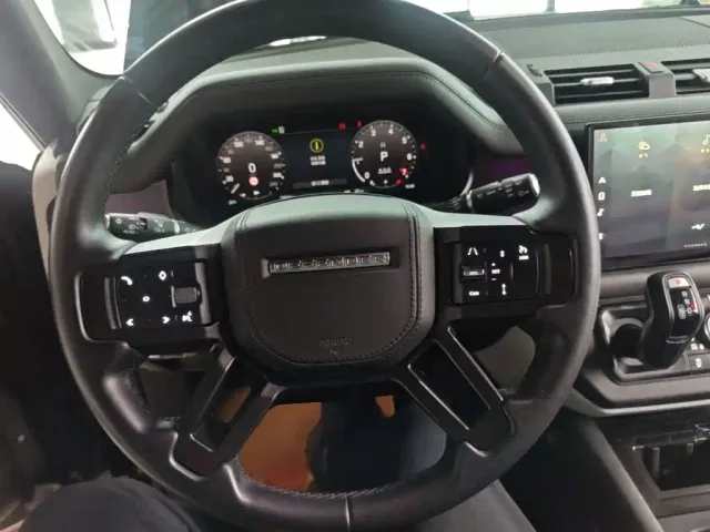 Land Rover Defender — Фото автомобиля 10
