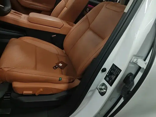 Leapmotor C10 — Фото автомобиля 14