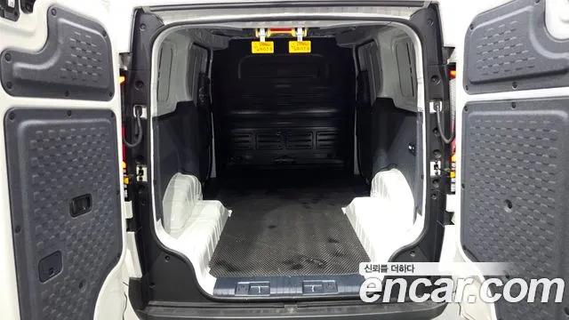 Kia PV5 — Фото автомобиля 24