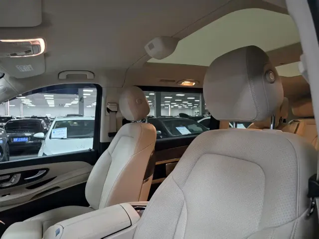 Mercedes-Benz V-Class — Фото автомобиля 12