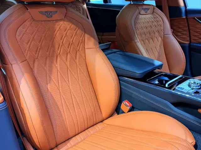 Bentley Flying Spur — Фото автомобиля 11