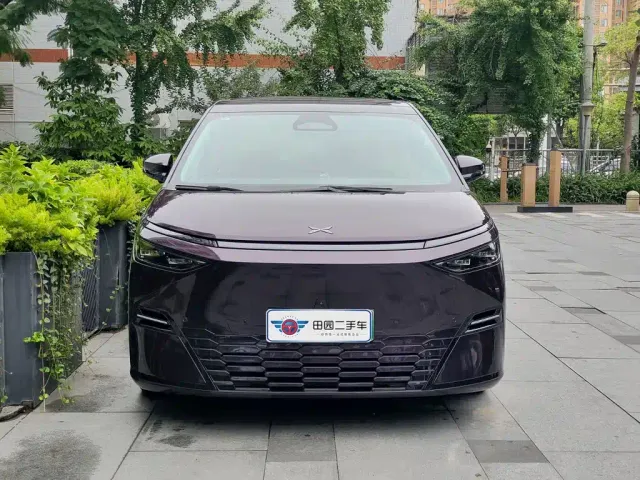 Xpeng X9 — Фото автомобиля 2