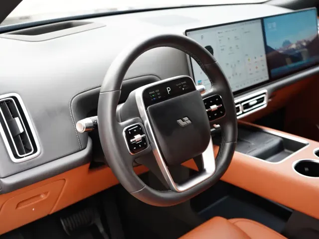 Li Auto L8 — Фото автомобиля 12