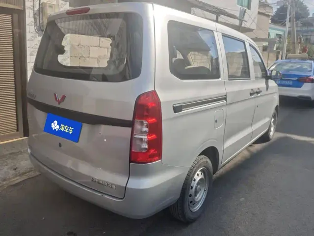 Wuling Hongguang V — Фото автомобиля 3