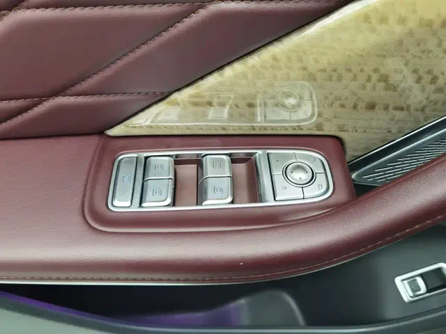 Hongqi Hongqi HS7 2023 2.0T Automatic 4WD Flag Leader Edition (6-seater) — Фото автомобиля 9