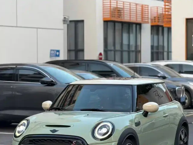 Фотография автомобиля — MINI Hatch