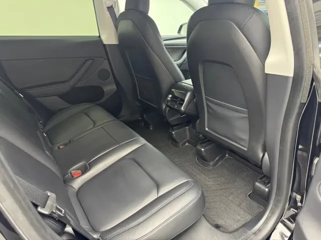 Tesla Model Y — Фото автомобиля 9