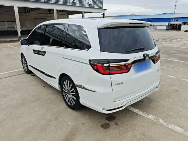 Honda Elysion — Фото автомобиля 4