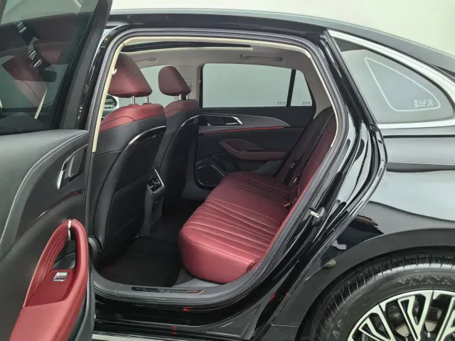 Hongqi H5 — Фото автомобиля 11