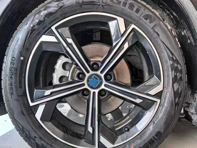 BYD Tang — Фото автомобиля 12