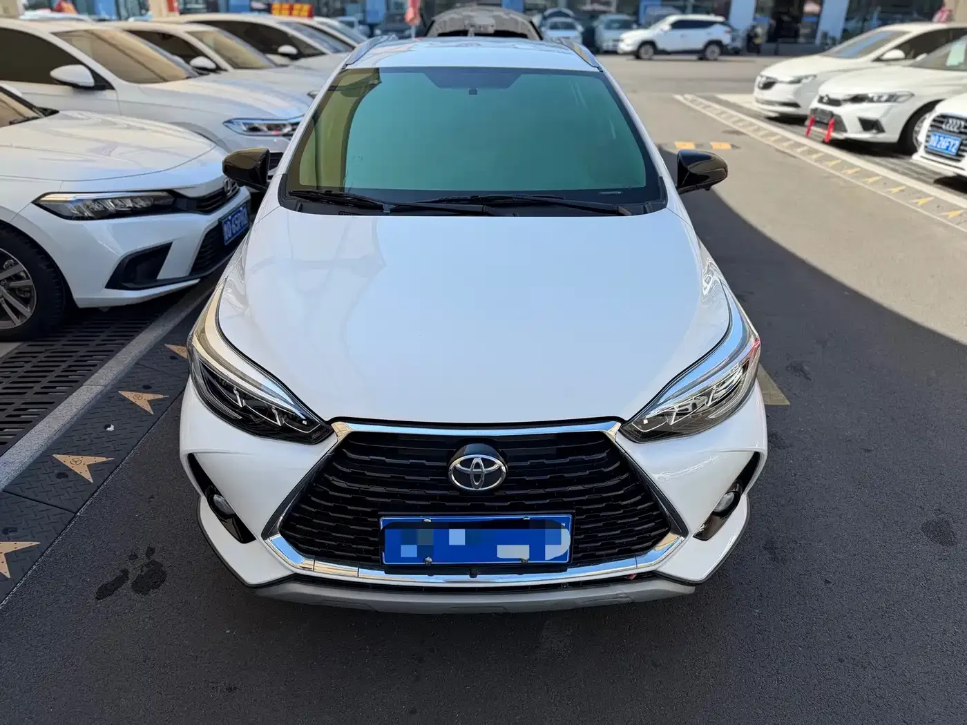 Toyota YARiS L Zhi Xuan 2022 1.5L CVT Luxury PLUS Edition — Фото автомобиля 2