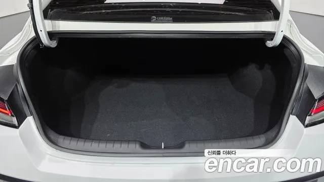 Hyundai AVANTE Новый Avante (CN7) — Фото автомобиля 16