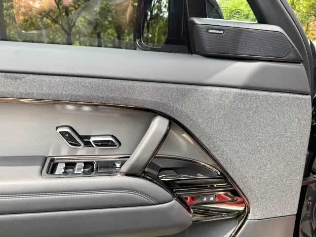 Land Rover Range Rover Sport — Фото автомобиля 11