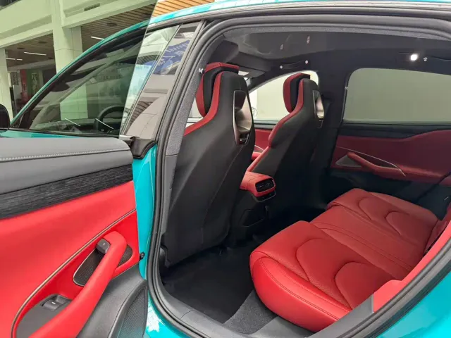 Xiaomi SU7 — Фото автомобиля 12