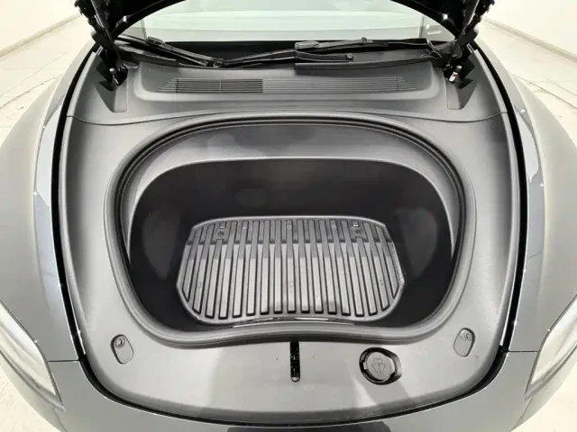 Tesla Model 3 — Фото автомобиля 12