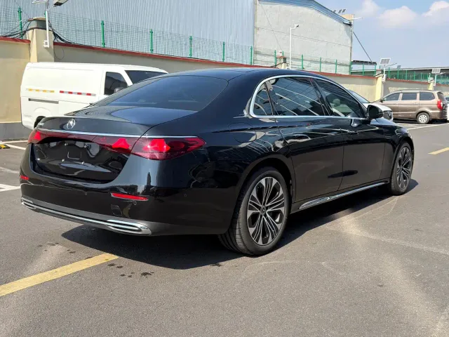 Mercedes-Benz E-Class — Фото автомобиля 13