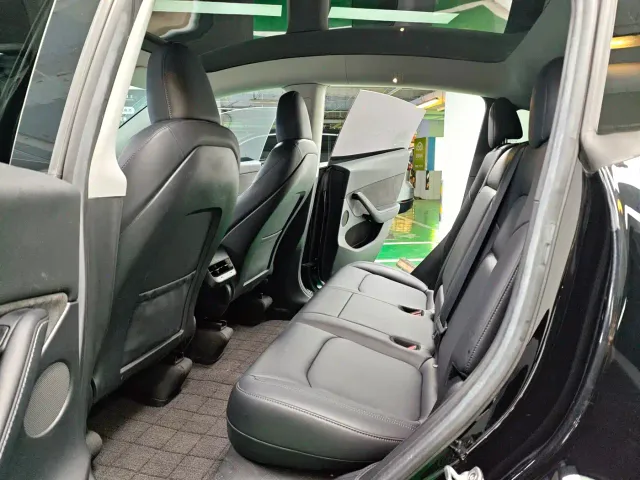 Tesla Model Y — Фото автомобиля 12