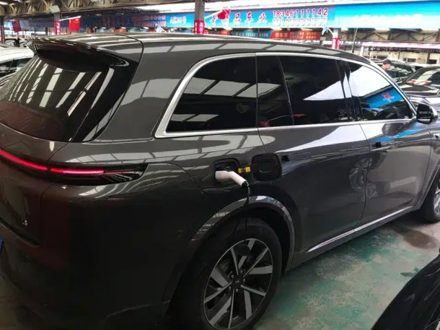 Li Auto L8 — Фото автомобиля 3