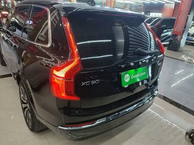 Volvo XC90 — Фото автомобиля 5