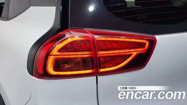 Kia Niro — Фото автомобиля 23