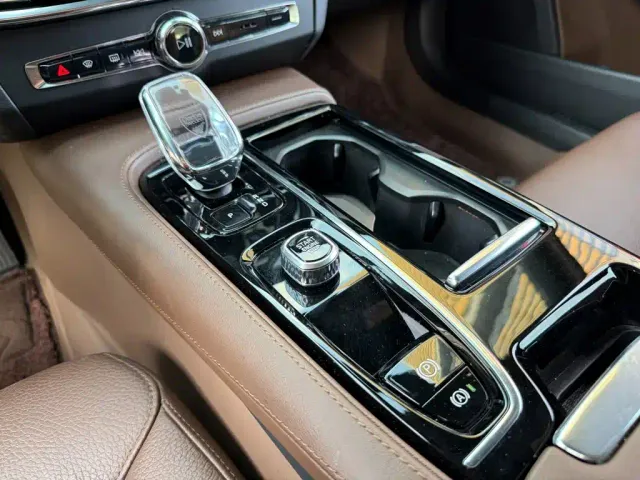 Volvo S90 — Фото автомобиля 9