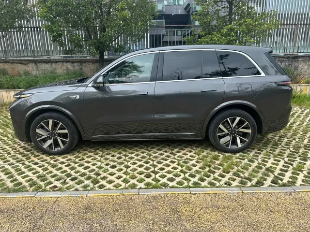 Li Auto L8 — Фото автомобиля 8