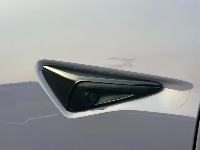 Tesla Model 3 — Фото автомобиля 18