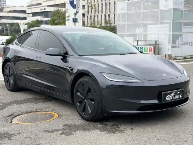 Tesla Model 3 — Фото автомобиля 2