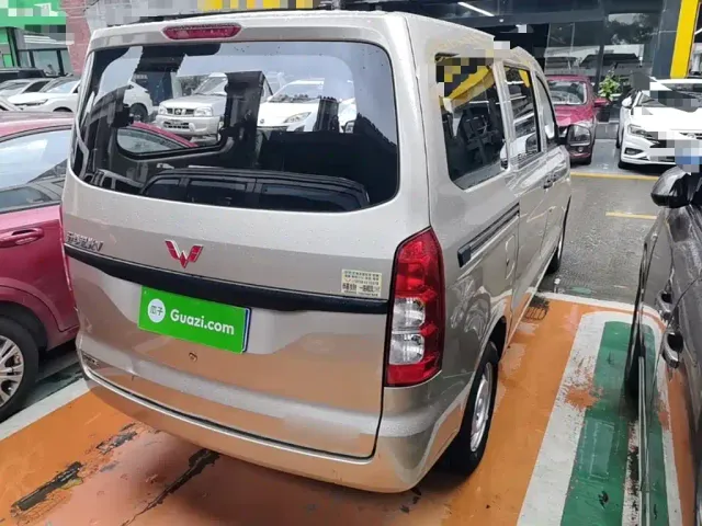 Wuling Hongguang V — Фото автомобиля 6