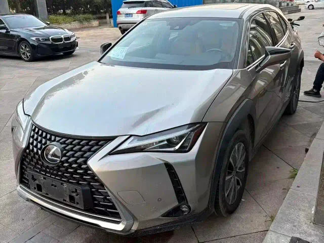 Фотография автомобиля — Lexus UX