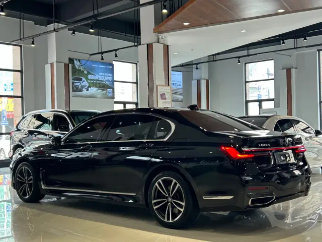 BMW 7 Series — Фото автомобиля 29