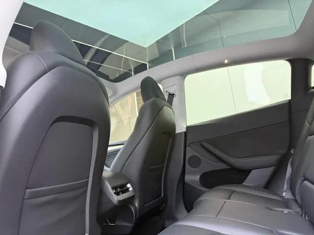 Tesla Model Y — Фото автомобиля 9