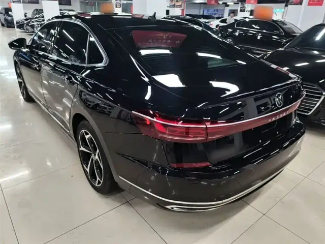 Volkswagen Passat — Фото автомобиля 4