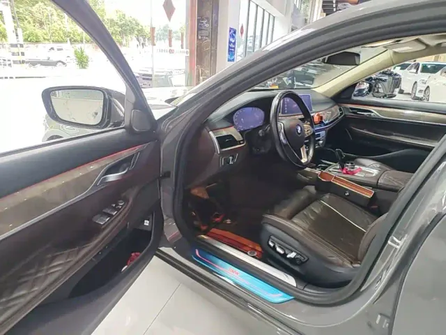 BMW 7 Series — Фото автомобиля 15