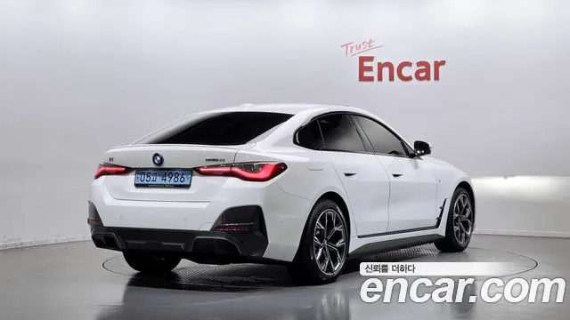 BMW i4 — Фото автомобиля 2